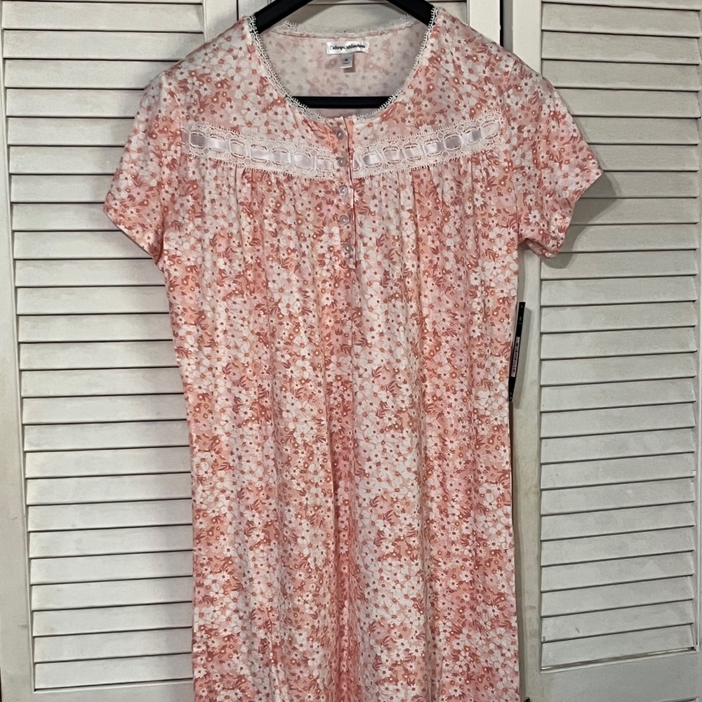 SELLING CATHERINE MALANDRINO NIGHTGOWN SIZE M NWT SHORT SLEEVE FLORAL COLOR